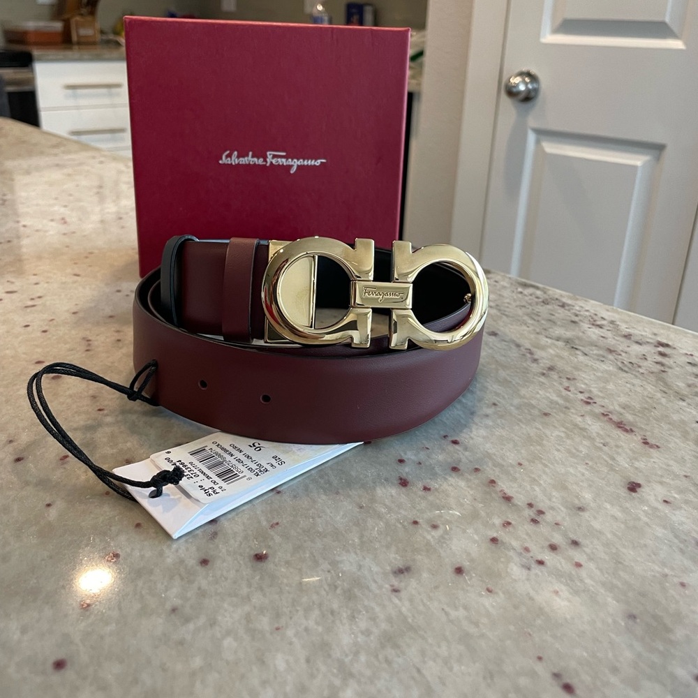 Salvatore Ferragamo Reversible & Adjustable Belt, Nebbiolo/Black